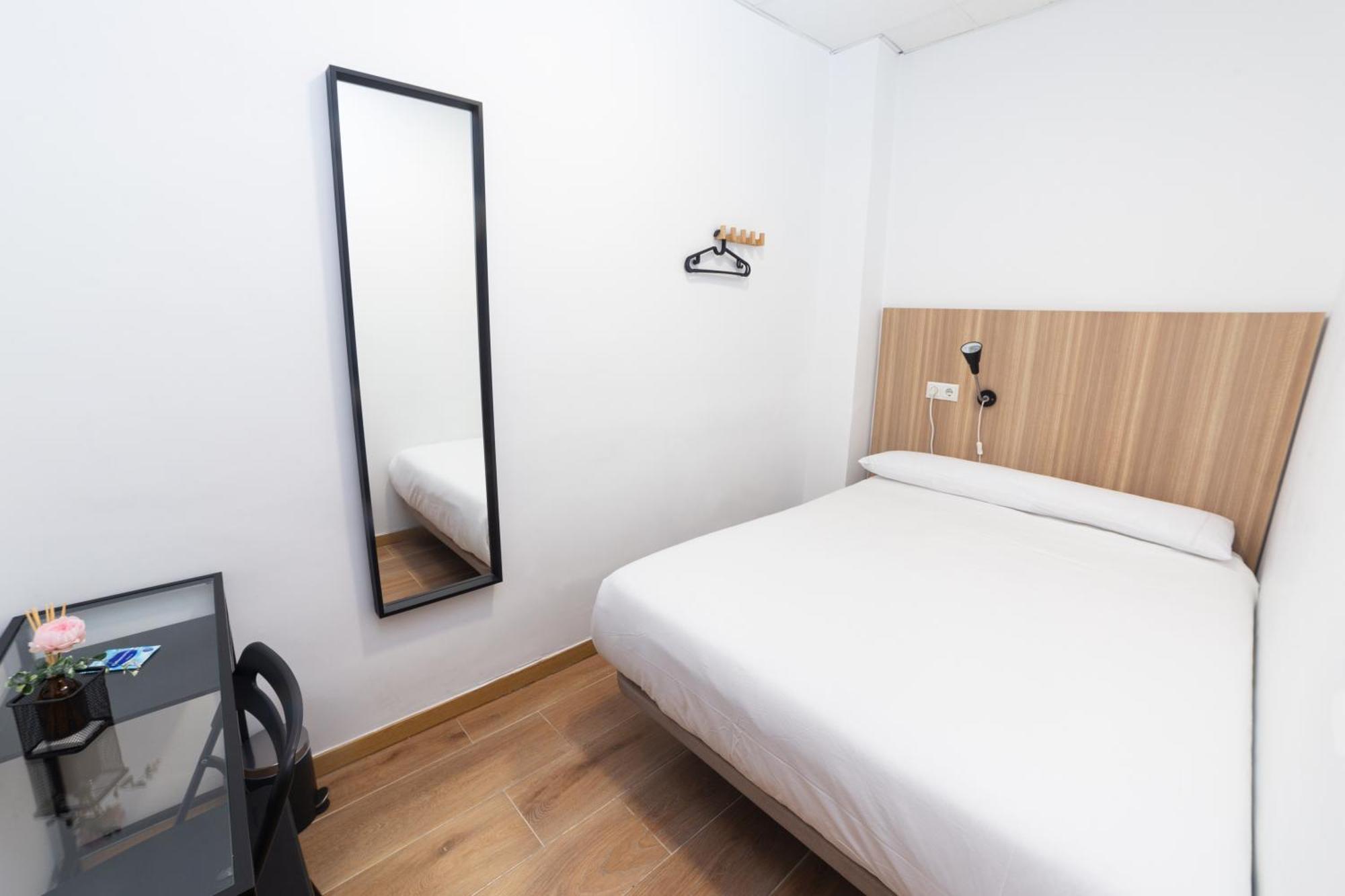 מדריד Hostal Siesta & Go Nuevos Ministerios מראה חיצוני תמונה
