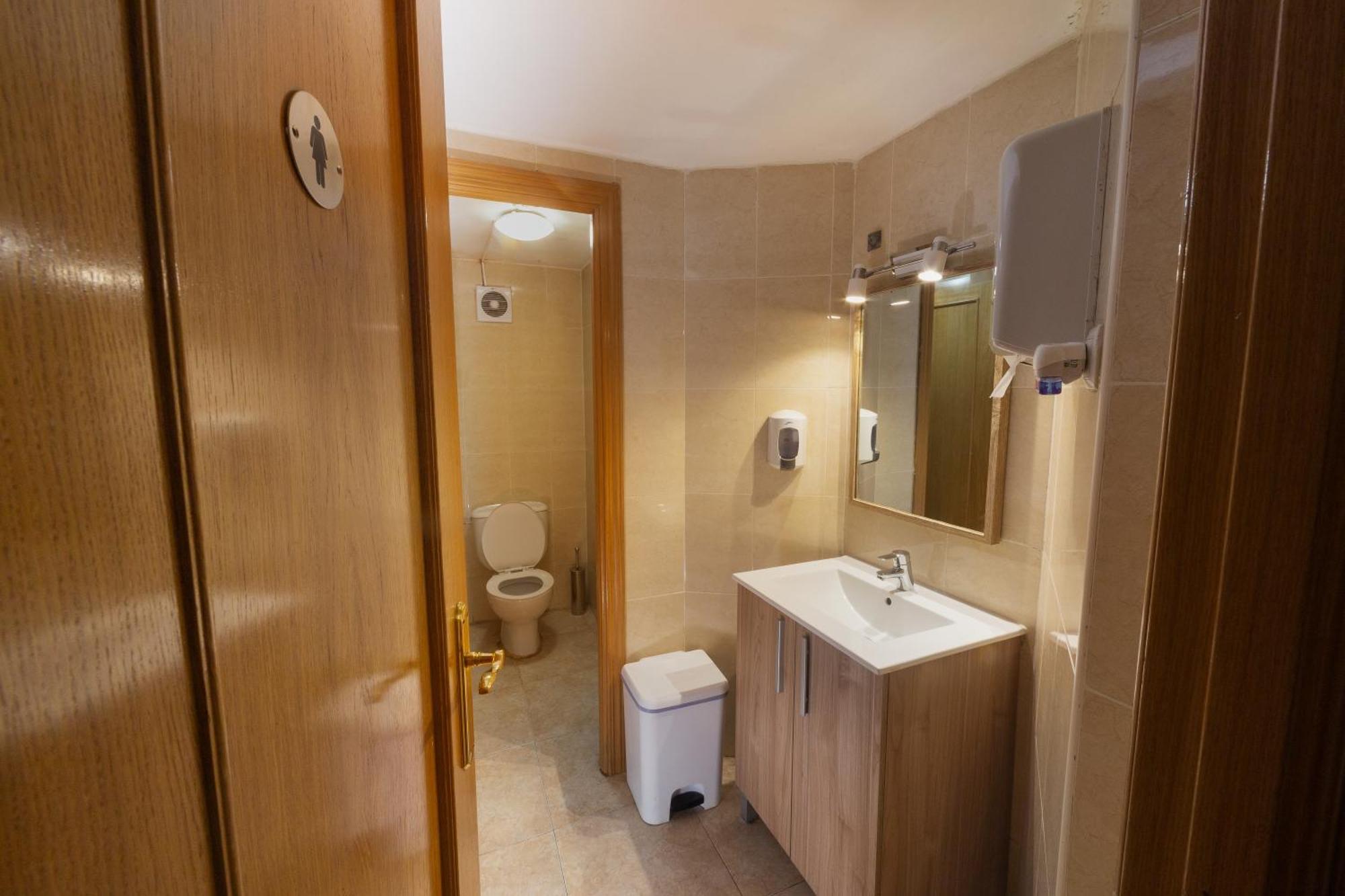 מדריד Hostal Siesta & Go Nuevos Ministerios מראה חיצוני תמונה